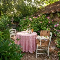 India Hicks Home Seashell Blush Tablecloth -Household Items Series 0063 IndiaHicks S23 SeashellsBlush brittangoetz 7459 561476